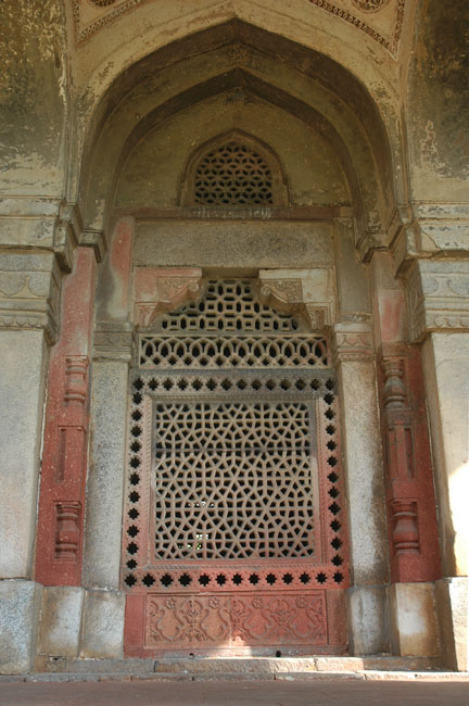 9isa-khan-fenetre1