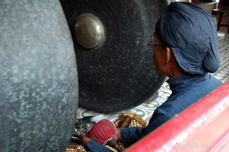 gongs