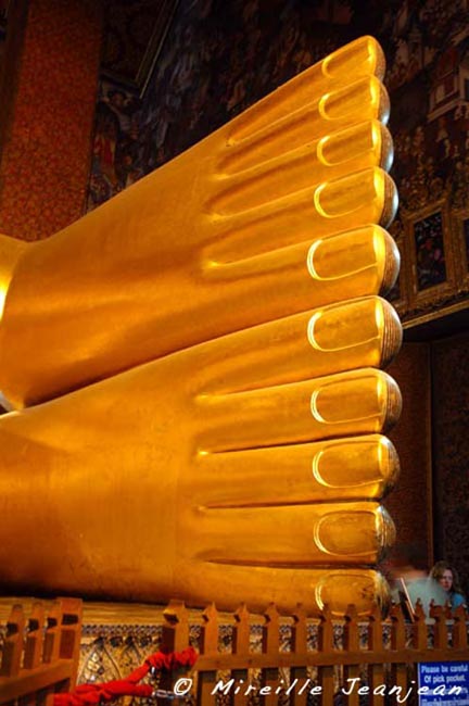 wat-po-bouddha-pieds